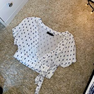 Cropped short sleeve v neck